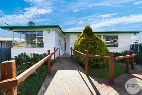 61 Adelphi Road, CLAREMONT TAS 7011