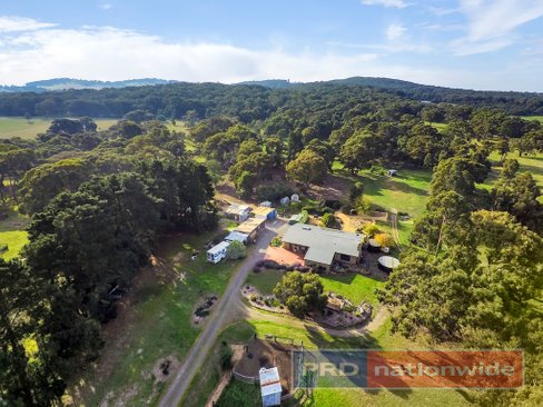 61 Egerton-Bungeeltap Road, MOUNT EGERTON VIC 3352