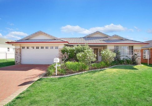 61 Greg Norman Drive, TAMWORTH NSW 2340