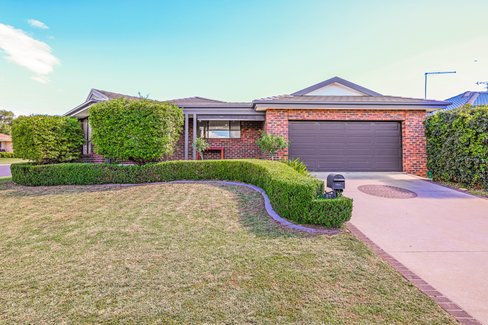 61 Harrier Parade, TAMWORTH NSW 2340