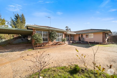 61 Jobs Gully Road, EAGLEHAWK VIC 3556