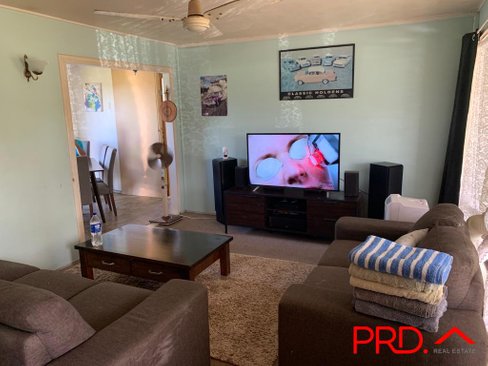 61 Kumbari Avenue, LABRADOR QLD 4215