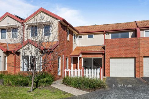 6 1 Mckelvie Court Glen Waverley 3150