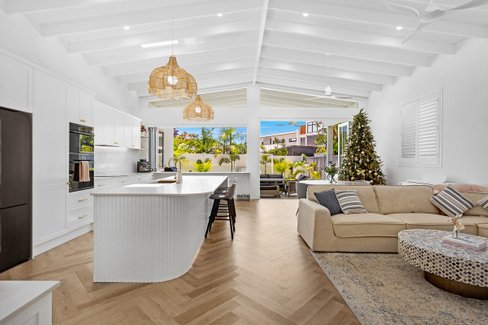 61 Nobby Parade, MIAMI QLD 4220