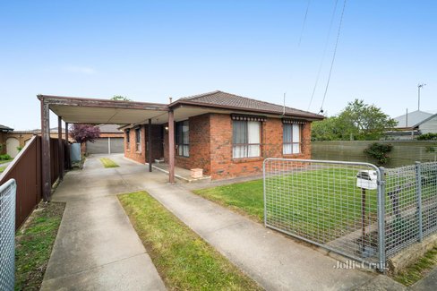 61 Rowlands Street Sebastopol 3356