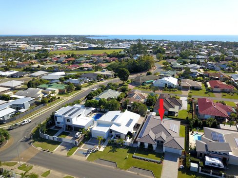 61 Royal Drive, KAWUNGAN QLD 4655