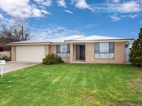61 Undurra Drive, GLENFIELD PARK NSW 2650