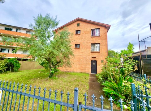 6/1A Waterside Crescent, CARRAMAR NSW 2163