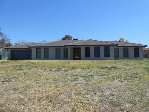 62 Campbell Road, TAMWORTH NSW 2340