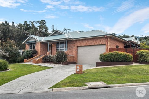 62 Darriwell Drive, MOUNT HELEN VIC 3350