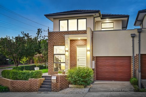 62 Hilltop Crescent Burwood East 3151