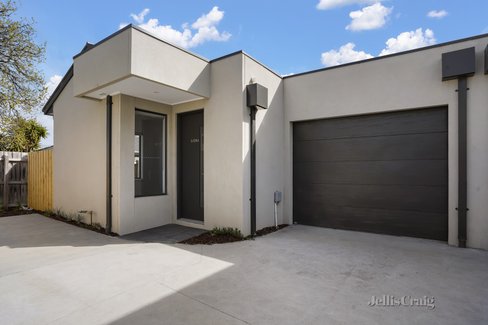 6/24 Centenary Street Seaford 3198