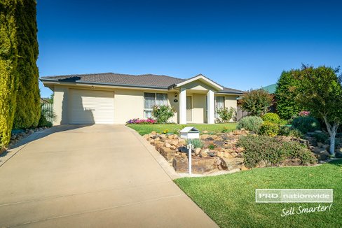 63 Paldi Crescent, GLENFIELD PARK NSW 2650