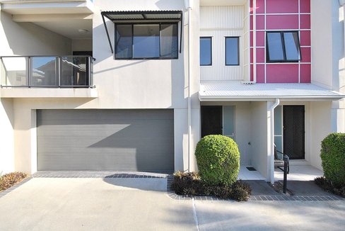 6/35 Harley Street, LABRADOR QLD 4215