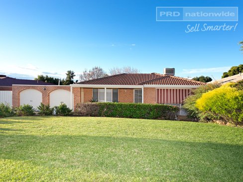 64 Balleroo Crescent, GLENFIELD PARK NSW 2650