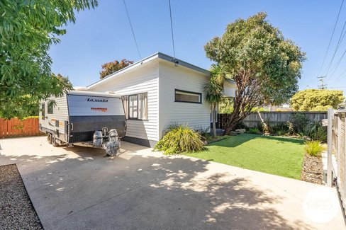 64 Bayview Road, LAUDERDALE TAS 7021