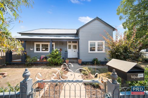 64 Bennett Street, LONG GULLY VIC 3550