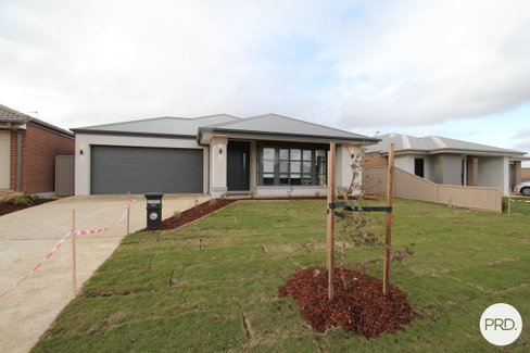 64 Elegante Road, WINTER VALLEY VIC 3358