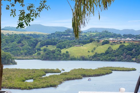 64 Hillcrest Avenue, TWEED HEADS SOUTH NSW 2486