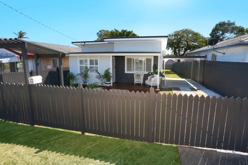 65 Central Street, LABRADOR QLD 4215