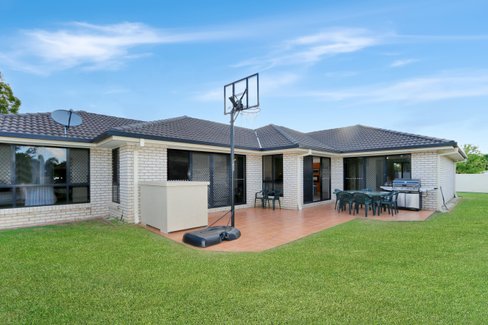 65 Highcrest Circuit, MOLENDINAR QLD 4214