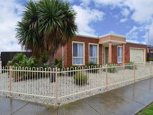 65 Meadenhall Drive St Albans Park 3219
