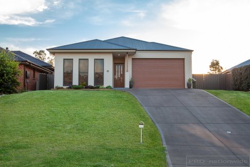 65 Radiant Avenue, BOLWARRA HEIGHTS NSW 2320