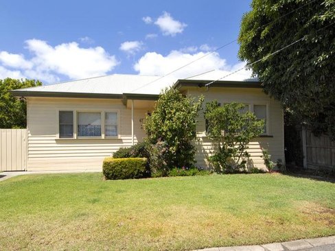 65 Waratah Street Geelong West 3218