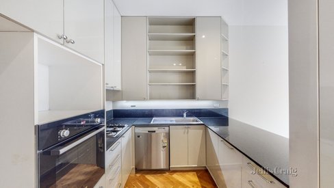 6/5 Woorigoleen Road Toorak 3142