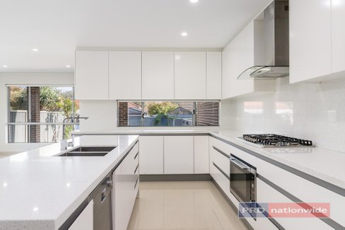 66 Apex Avenue, PICNIC POINT NSW 2213