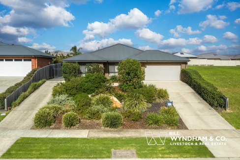 66 Lorimer Drive, Eastwood