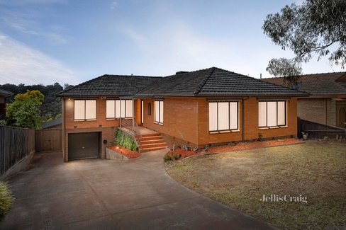 66 Manatunga Circuit Greensborough 3088