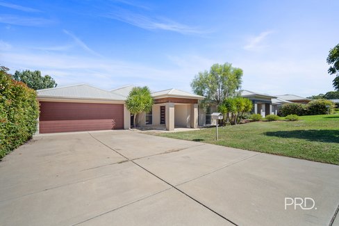 66 Strickland Drive, BOOROOMA NSW 2650