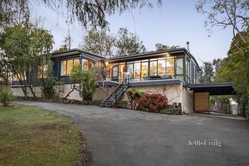 67 Bradleys Lane North Warrandyte 3113