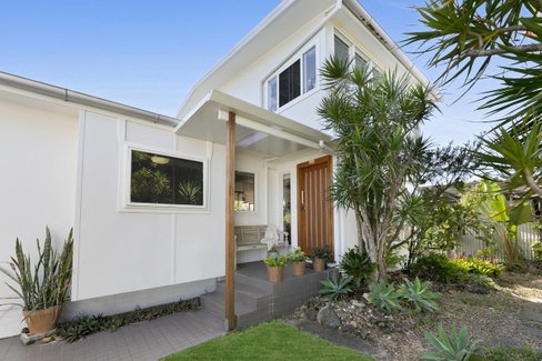 67 Twenty Sixth Avenue, Palm Beach QLD 4221