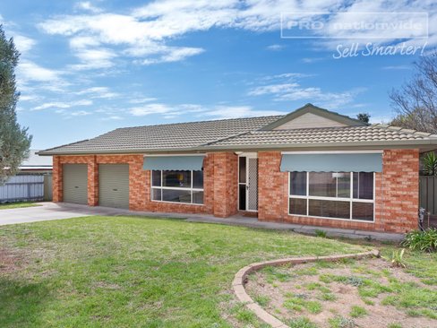 68 Balleroo Crescent, GLENFIELD PARK NSW 2650