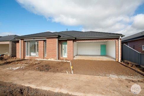 68 Creekstone Drive, ALFREDTON VIC 3350
