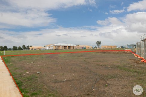 68 Messenger Parade, LUCAS VIC 3350