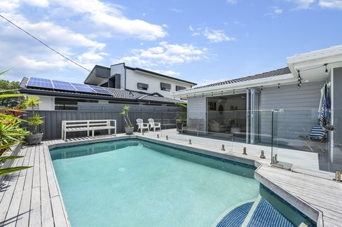 68 Twenty Fifth Avenue, PALM BEACH QLD 4221