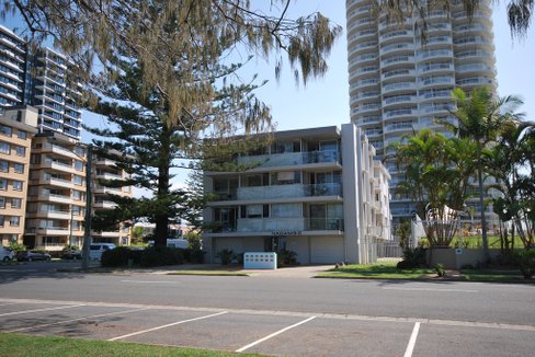 6/88 The Esplanade, BURLEIGH HEADS QLD 4220