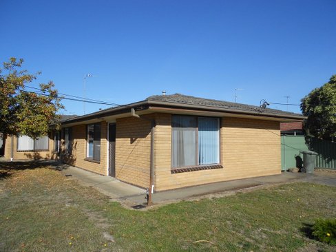 6/9 Aminya Avenue, DELACOMBE VIC 3356