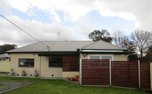 69 Blowering Road, TUMUT NSW 2720