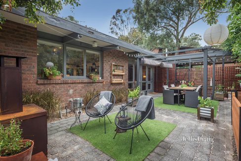 69 Henry Street Eltham 3095