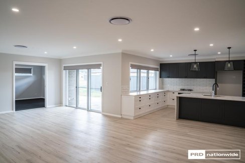 69 Warrah Drive, TAMWORTH NSW 2340