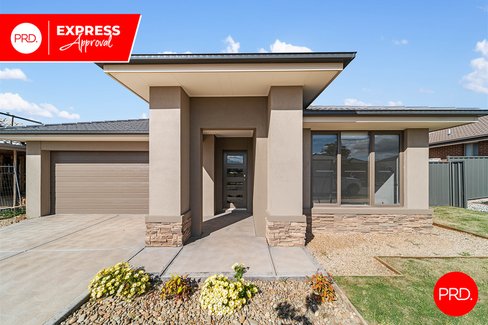 69 Whirrakee Parade, HUNTLY