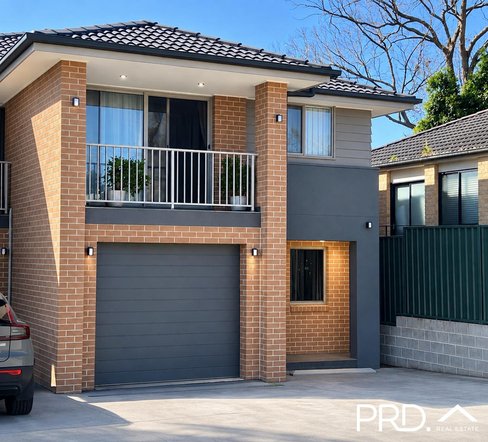 695a Henry Lawson Drive, EAST HILLS NSW 2213