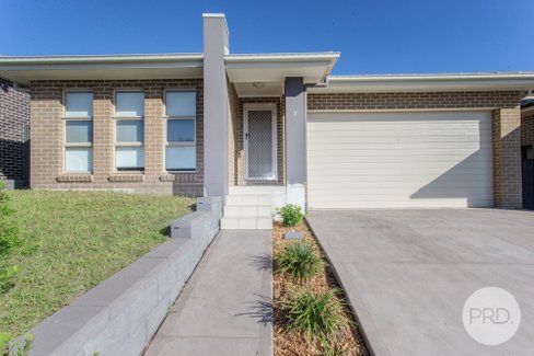 7 Admiral Avenue, JORDAN SPRINGS NSW 2747