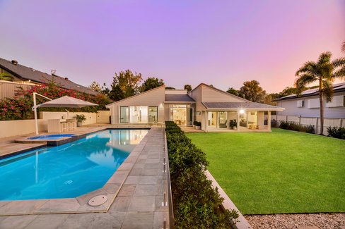 7 Ainsley Avenue, ASHMORE QLD 4214