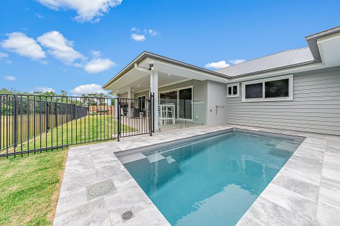 7 Arnold Court, CANNONVALE QLD 4802