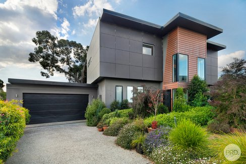 7 Augusta Drive, CRESWICK VIC 3363
